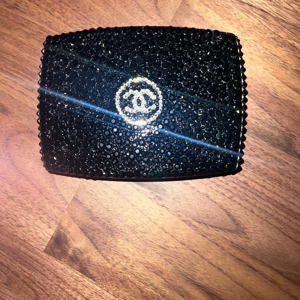 Chanel ULTRA‎ LE TEINT Powder Compact - Picture 3 of 10